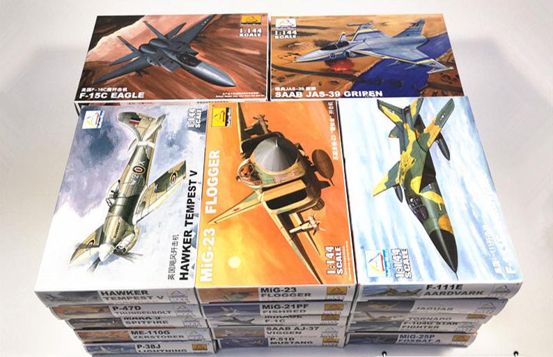 Desk Setup Computer - 25 Stück 1/144 Plastik-Bausatz Militärflugzeug-Modelle WWII